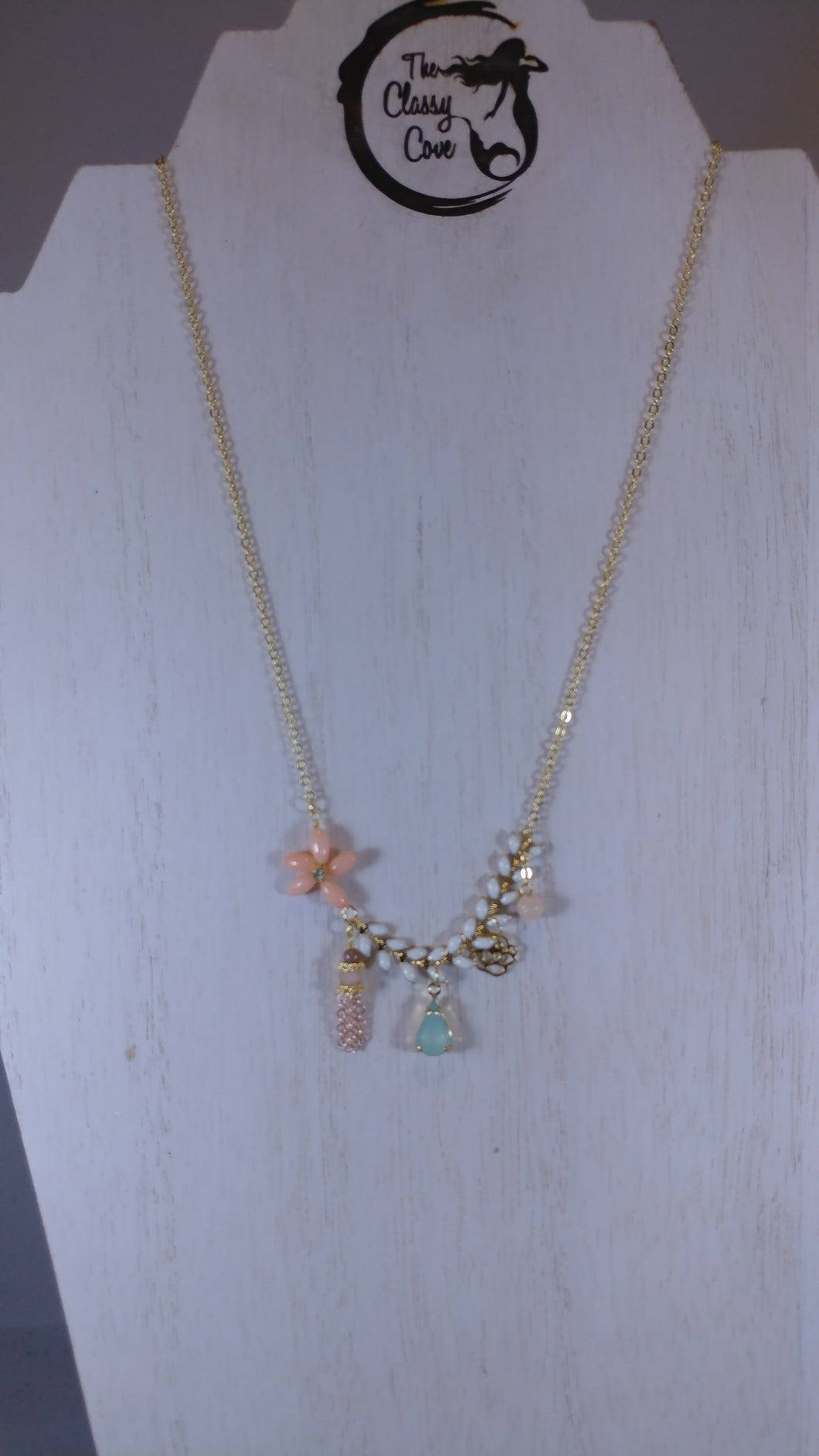Delicate Beauty Necklace in Peach